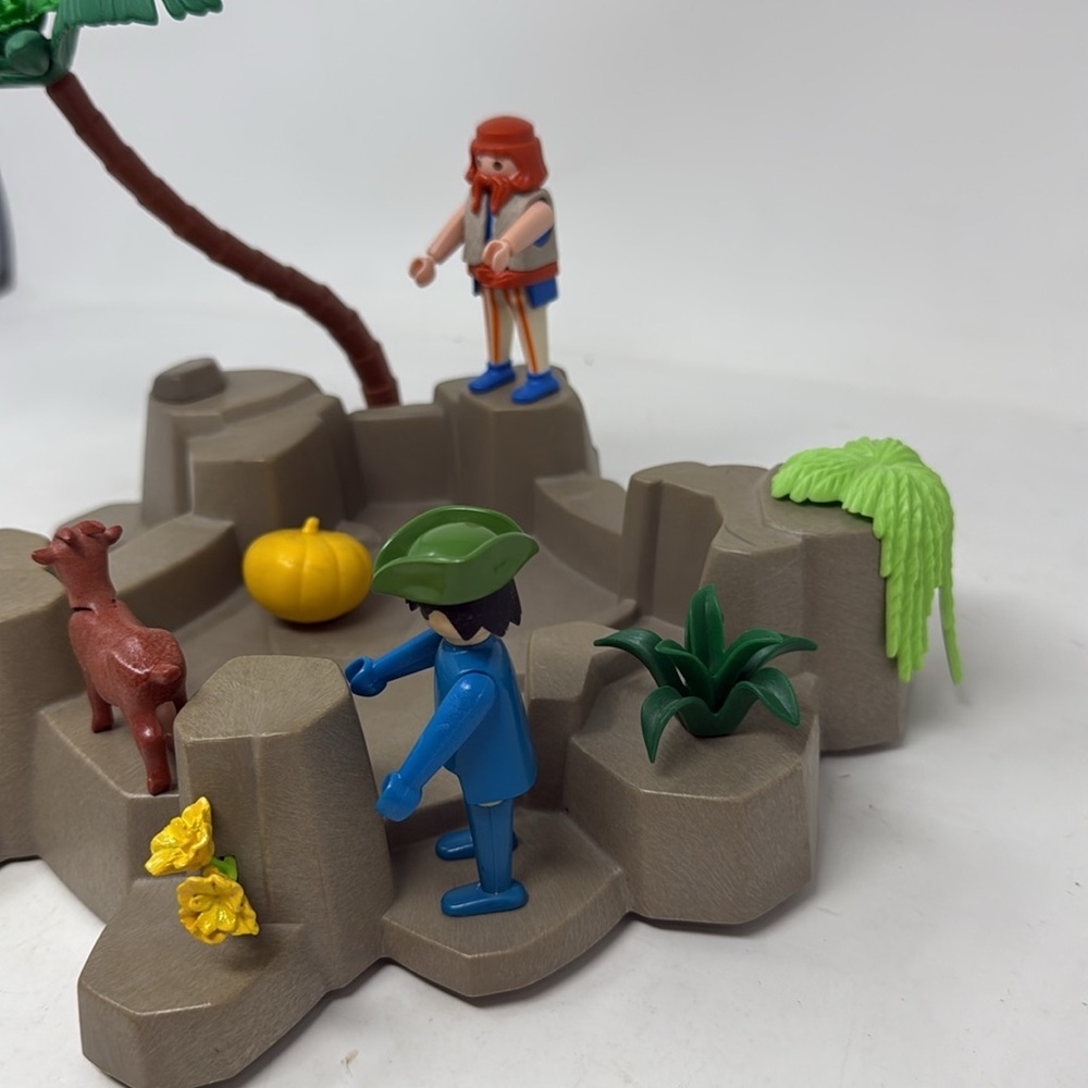 Playmobil Island Playset with Green Alligator and Figures - Picture 5 of 10